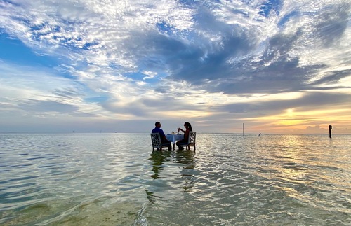 Now You Can Dine on a Sandbar in the Florida Keys During Sunset | Frommer's